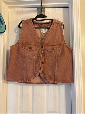 Universal Thread clay pink Jean western vest. Women’s size large.
